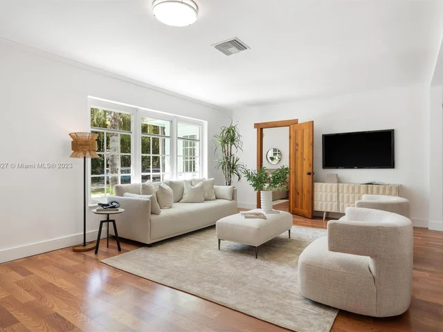 899 NE 71st St, Miami FL 33138