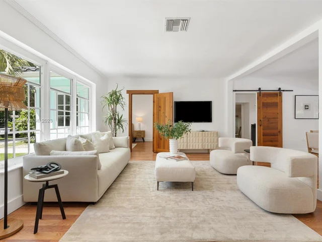 899 NE 71st St, Miami FL 33138