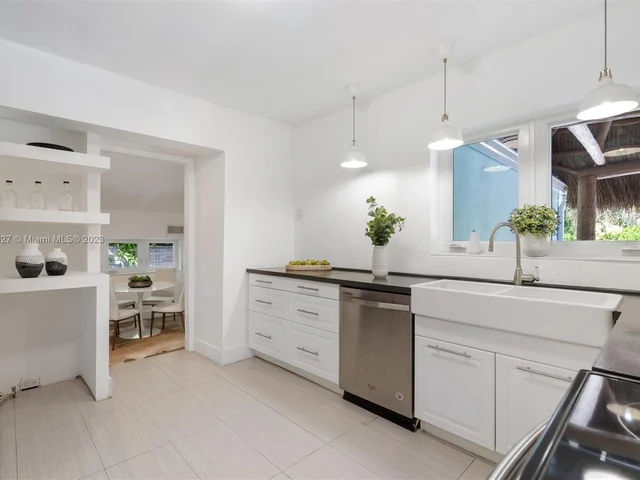 899 NE 71st St, Miami FL 33138