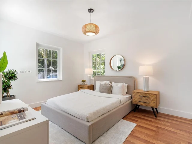 899 NE 71st St, Miami FL 33138