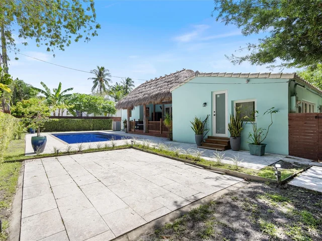 899 NE 71st St, Miami FL 33138