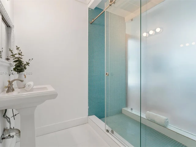 899 NE 71st St, Miami FL 33138