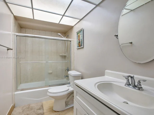 4000 N Hills Dr # 1, Hollywood FL 33021