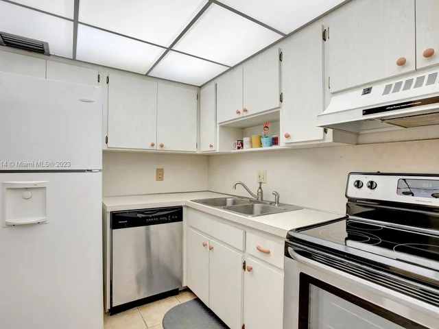 4000 N Hills Dr # 1, Hollywood FL 33021