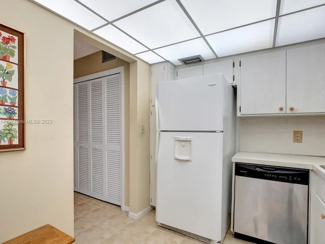 4000 N Hills Dr # 1, Hollywood FL 33021