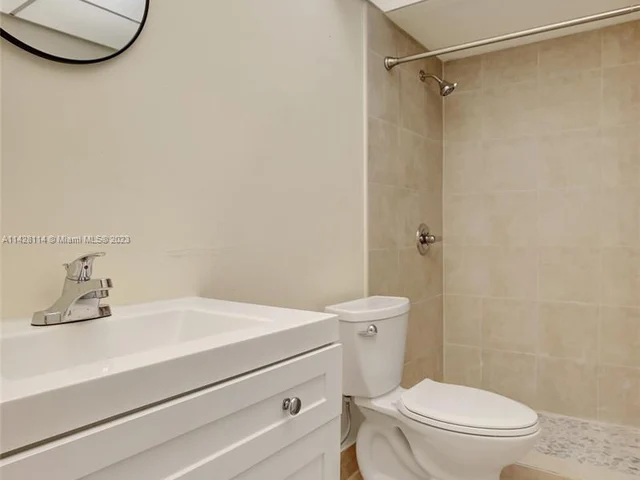 4000 N Hills Dr # 1, Hollywood FL 33021