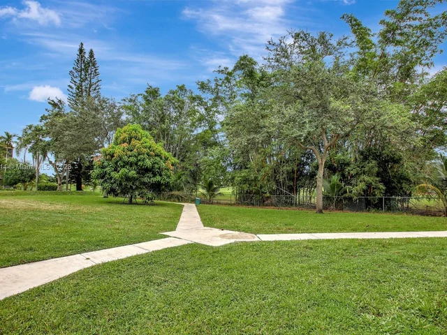 4000 N Hills Dr # 1, Hollywood FL 33021