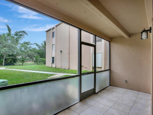 4000 N Hills Dr # 1, Hollywood FL 33021
