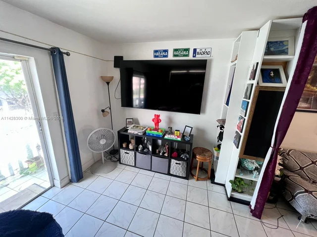 8217 Abbott Ave # 6, Miami Beach FL 33141