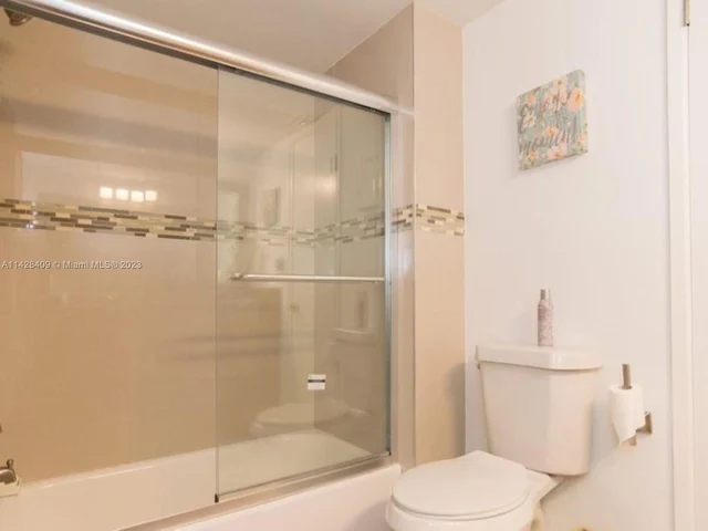 1670 NE 191st St # 3, Miami FL 33179