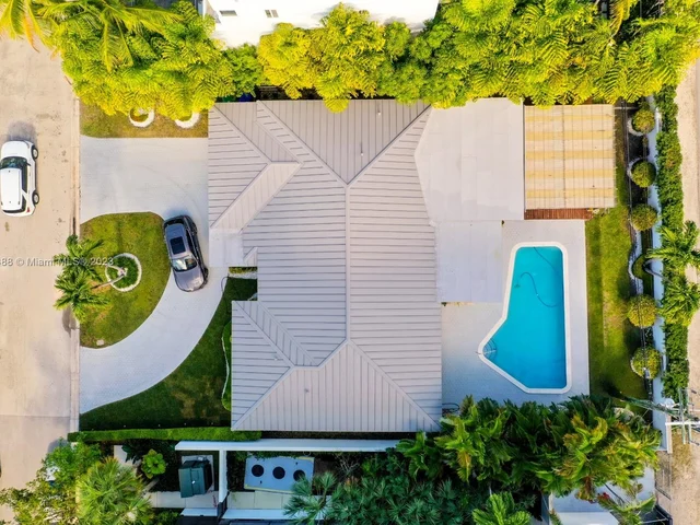 3551 E Glencoe St, Miami FL 33133