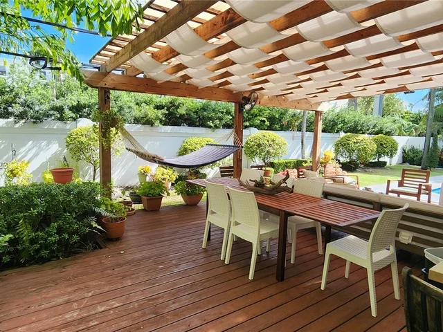 3551 E Glencoe St, Miami FL 33133