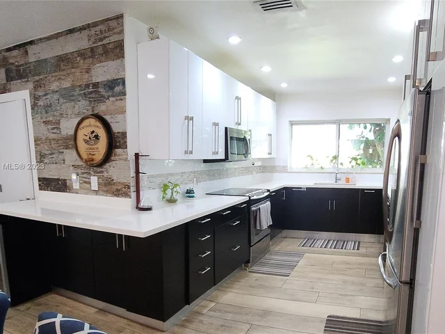 3551 E Glencoe St, Miami FL 33133