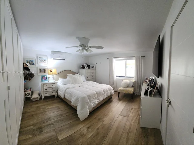 3551 E Glencoe St, Miami FL 33133