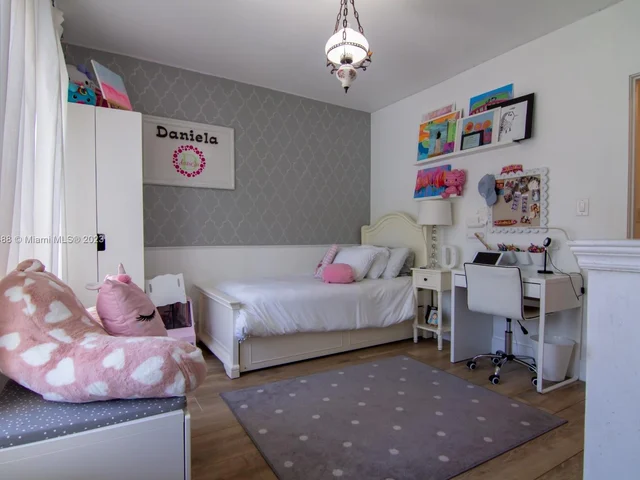 3551 E Glencoe St, Miami FL 33133