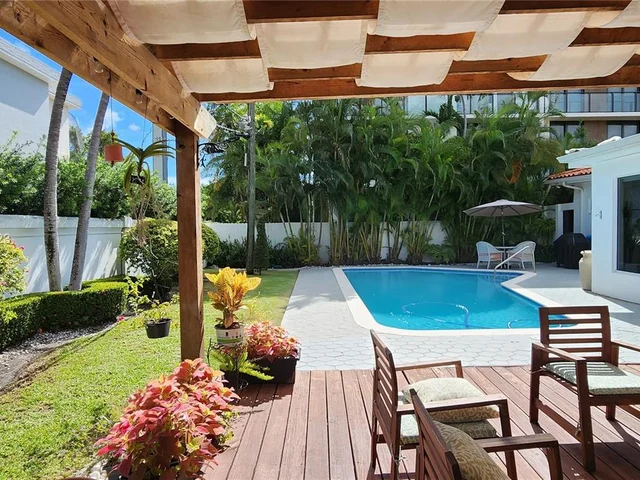 3551 E Glencoe St, Miami FL 33133