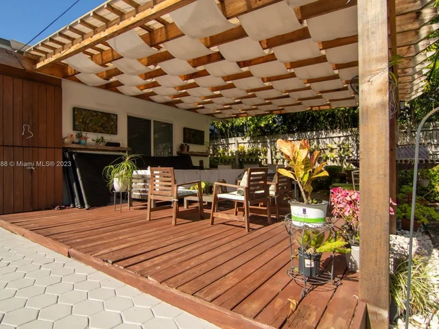 3551 E Glencoe St, Miami FL 33133