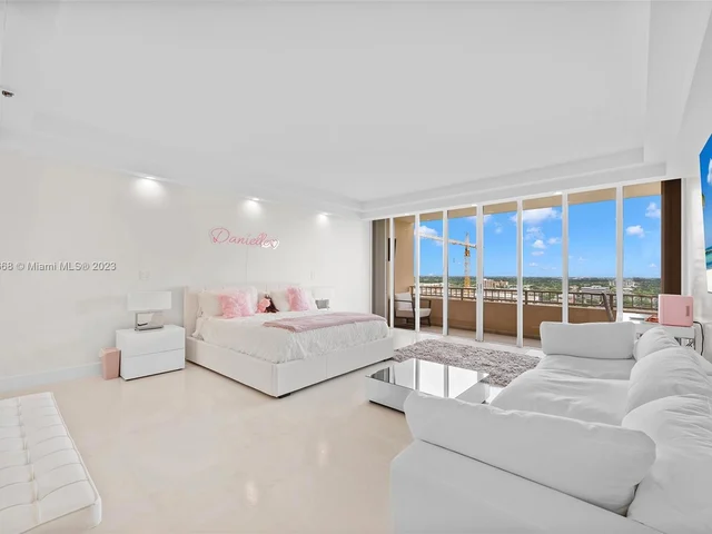 11113 Biscayne Blvd, Miami FL 33181