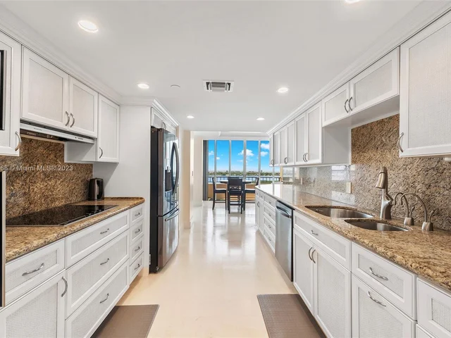 11113 Biscayne Blvd, Miami FL 33181