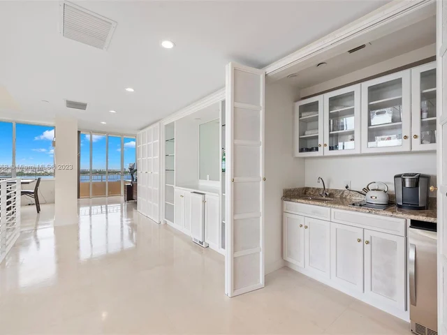 11113 Biscayne Blvd, Miami FL 33181