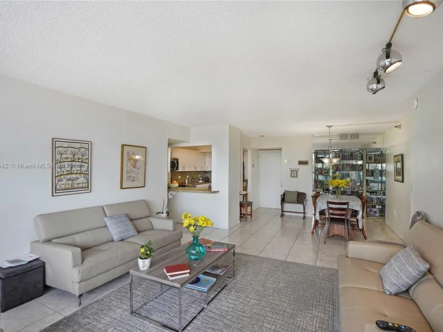 20505 E Country Club Dr # 437, Aventura FL 33180