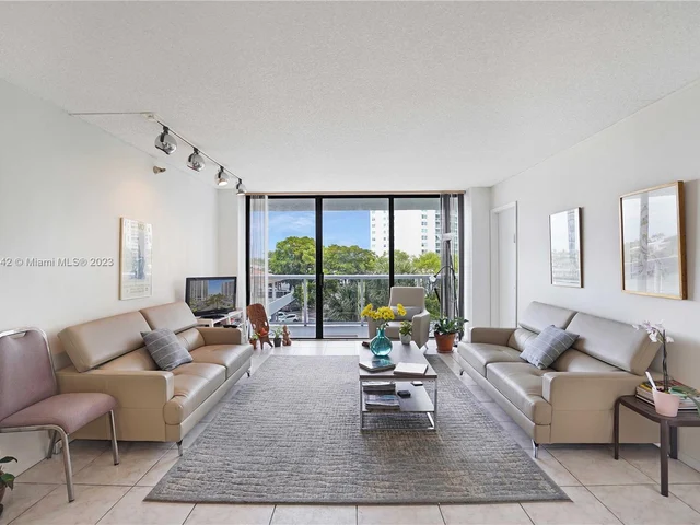 20505 E Country Club Dr # 437, Aventura FL 33180