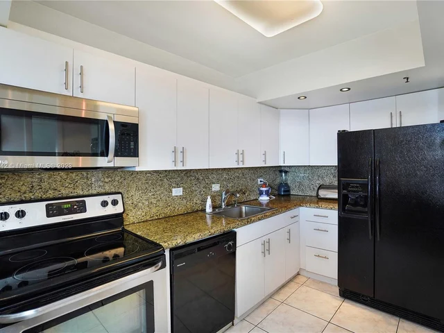 20505 E Country Club Dr # 437, Aventura FL 33180