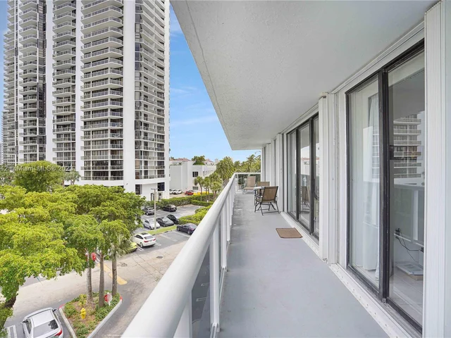 20505 E Country Club Dr # 437, Aventura FL 33180