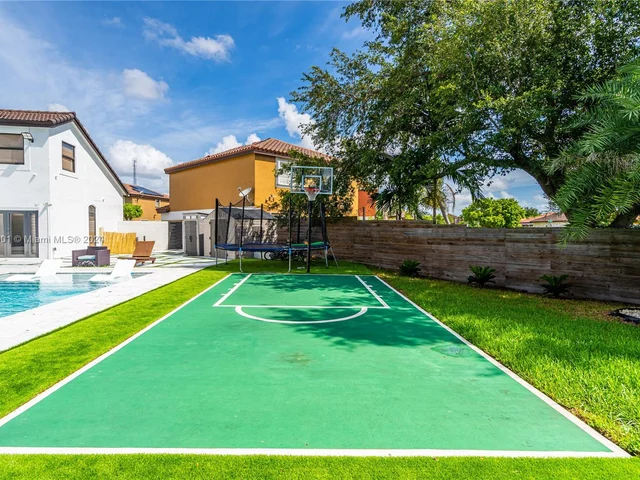 8220 NW 199th Ter, Hialeah FL 33015