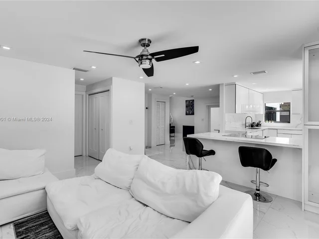 8220 NW 199th Ter, Hialeah FL 33015