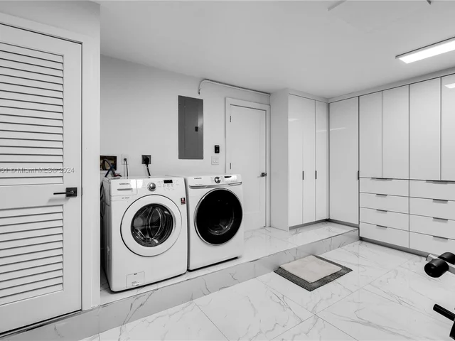 8220 NW 199th Ter, Hialeah FL 33015