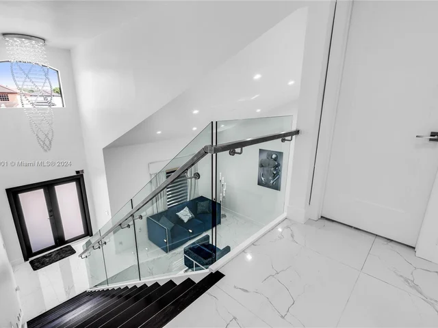 8220 NW 199th Ter, Hialeah FL 33015