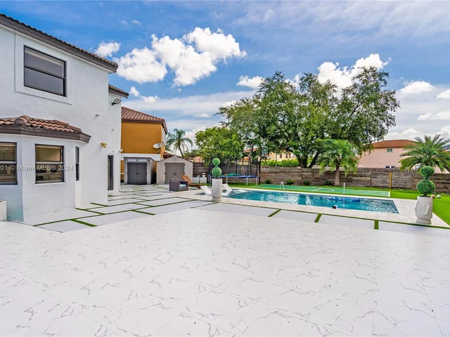 8220 NW 199th Ter, Hialeah FL 33015