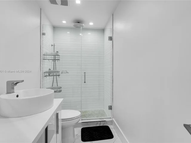 8220 NW 199th Ter, Hialeah FL 33015