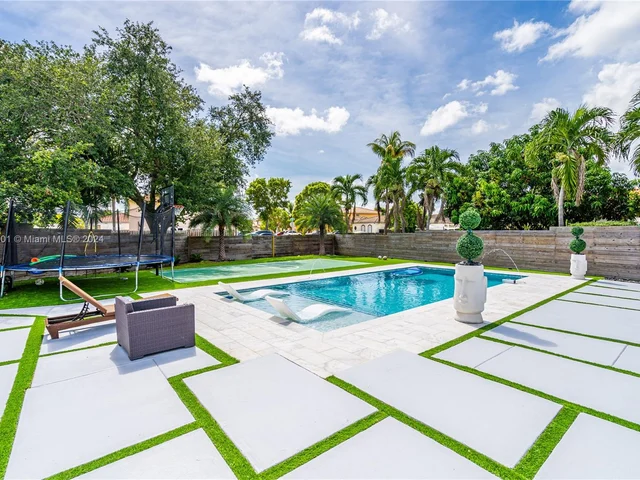 8220 NW 199th Ter, Hialeah FL 33015