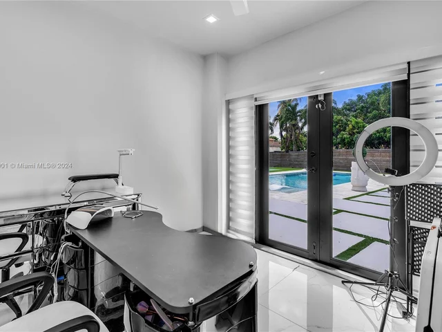 8220 NW 199th Ter, Hialeah FL 33015