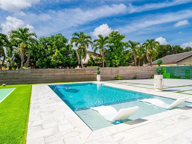 8220 NW 199th Ter, Hialeah FL 33015