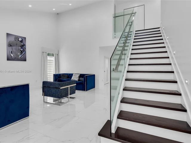 8220 NW 199th Ter, Hialeah FL 33015