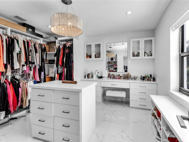 8220 NW 199th Ter, Hialeah FL 33015