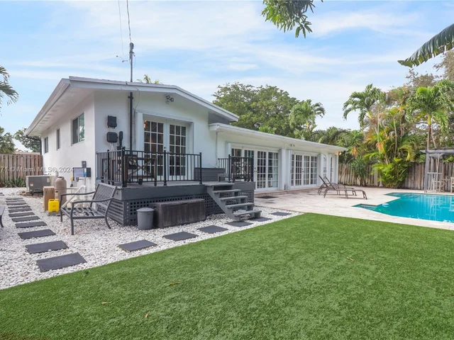 1417 NE 27th St, Wilton Manors FL 33334