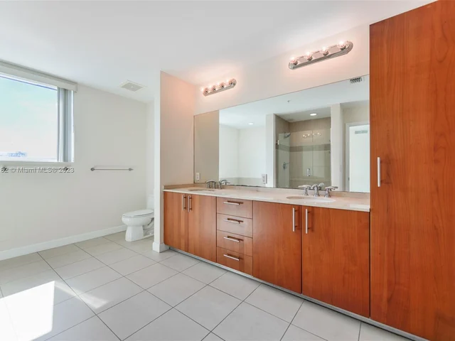 1945 S Ocean Dr # 1903, Hallandale Beach FL 33009