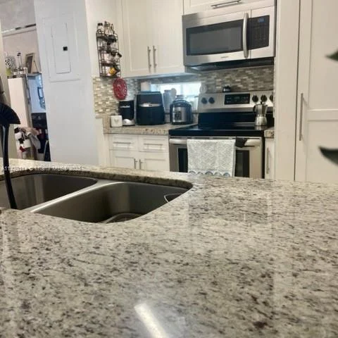 8710 SW 3rd St # 202, Pembroke Pines FL 33025