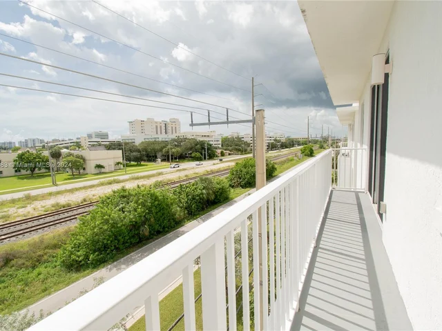 2651 NE 212th ter # 403, Aventura FL 33180