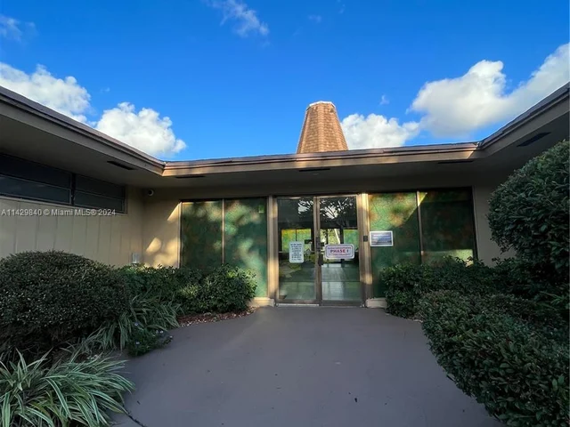 5071 W Oakland Park Blvd # 205, Lauderdale Lakes FL 33313