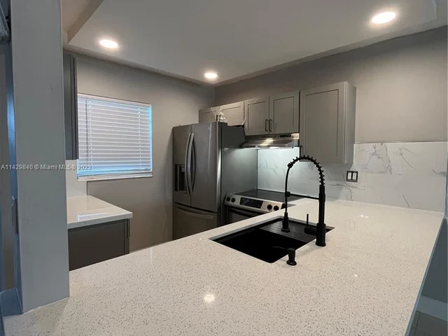 5071 W Oakland Park Blvd # 205, Lauderdale Lakes FL 33313