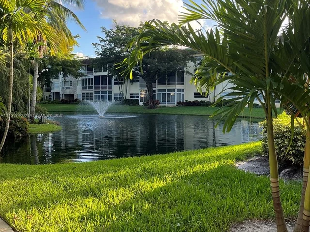 5071 W Oakland Park Blvd # 205, Lauderdale Lakes FL 33313