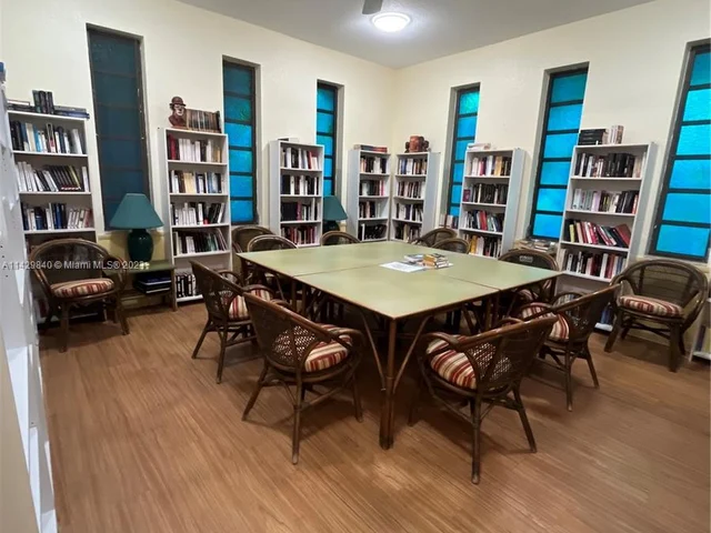 5071 W Oakland Park Blvd # 205, Lauderdale Lakes FL 33313