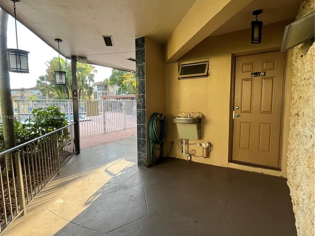 5071 W Oakland Park Blvd # 205, Lauderdale Lakes FL 33313