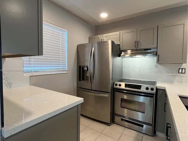 5071 W Oakland Park Blvd # 205, Lauderdale Lakes FL 33313