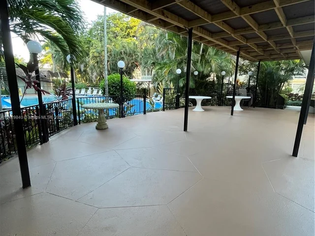 5071 W Oakland Park Blvd # 205, Lauderdale Lakes FL 33313